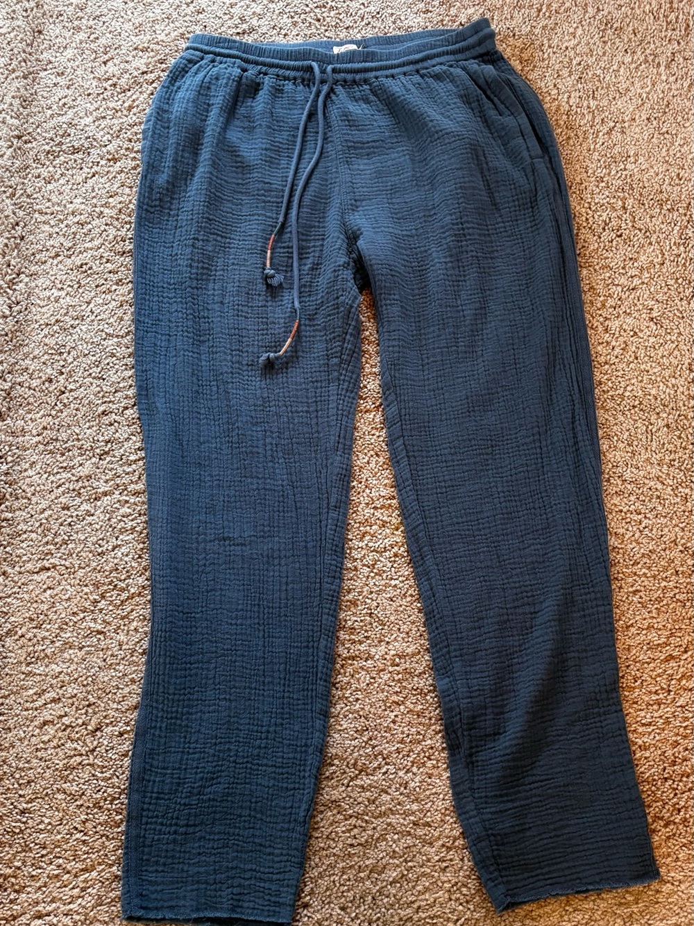 Women’s Faherty light organic cotton drawstring pants.
